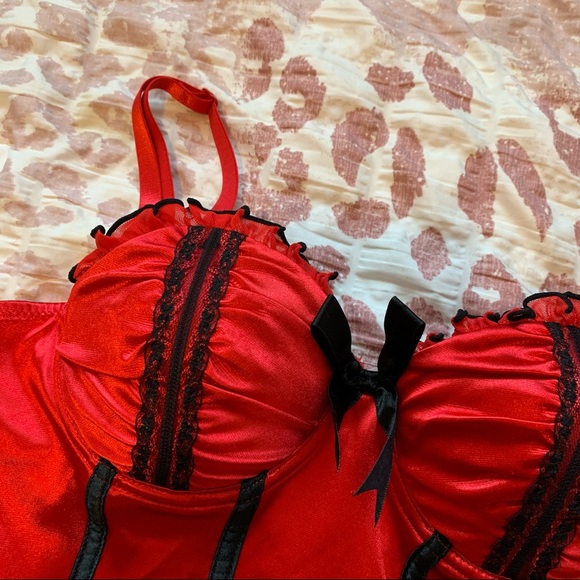 ❌SOLD❌ ❤️ Y2K Morbid Threads Red and Black bustier 😍 - Picture 4 of 7